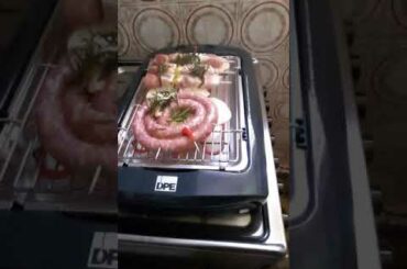 HOW TO COOK GRILLED FOODS AT HOME WITHOUT USING CHARCOAL OR ANY WOODS .. SAUSAGE, BARBECUE ,ONIONS,
