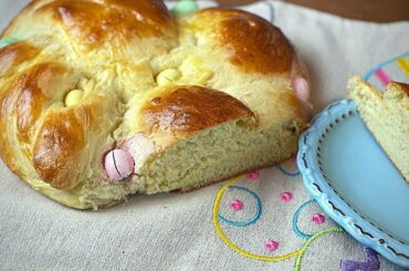 Sweet and fluffy italian easter bread recipe with chocolate eggs