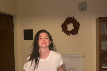 WINE AND DANCING TO GET THROUGH LOCKDOWN IT #calabria #calabriadreaming #lockdown #livinginitaly