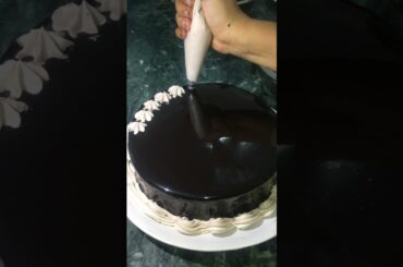 Piping Wipe Cream On Chocolate cake #Shorts