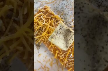 #macandcheese#spicy#hotcheetos#cheesy#yasclean Hot cheeto maac and cheese