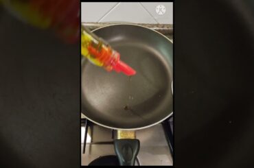 Spaghetti Con Le Vongole || (Spaghetti with clams) || Italian Recipe #shorts