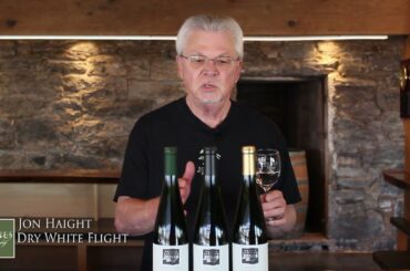 Virtual Flight: Dry White. Muscat Ottonel, Pinot Gris, and Riesling