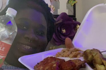 Checking in w the palace! Eating dinner