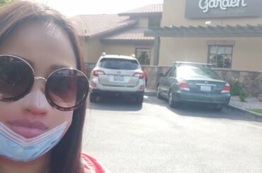 Trying Olive Garden for the first time | Unexpected What's in my bag Challenge??