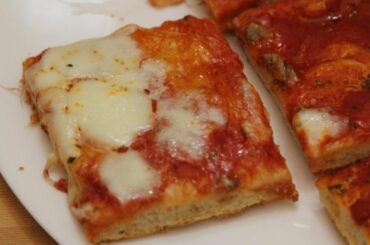 HOW TO MAKE A FANTASTIC ITALIAN PIZZA AT HOME