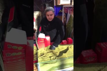 Famous Italian street food - Wasabi-coated onion rings #Shorts