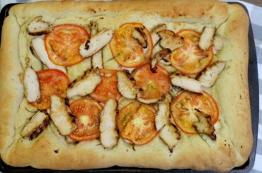 ITALIAN GRILLED CHICKEN, TOMATO, AND ROSEMARY FOCACCIA//RECIPES