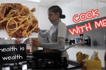 Cook Spaghetti Bolognese With Me