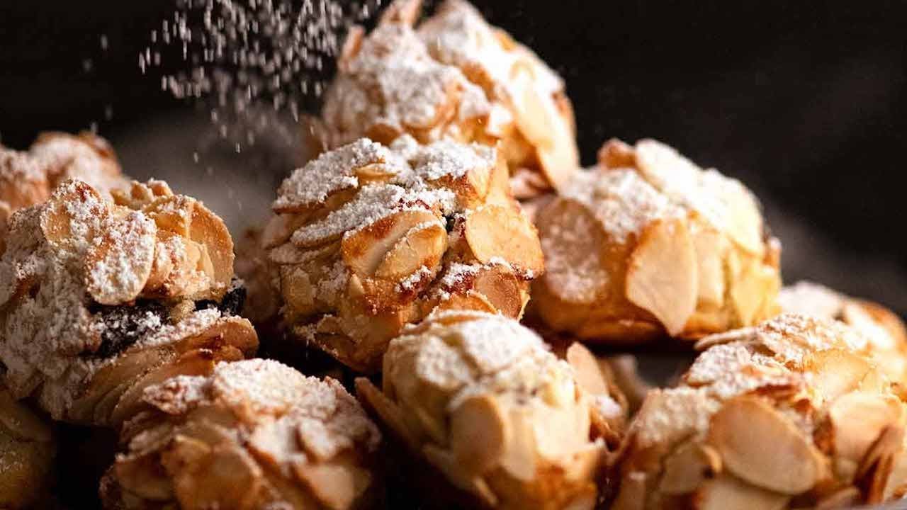 Italian Almond Biscuits (Riciarelli) Italian Almond Biscuits (Riciarelli)