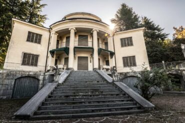 Solemn Abandoned Italian Millionaires Mansion | OWNER NEVER RETURNED
