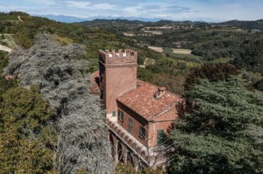 UP IN THE MOUNTAINS | Abandoned Fortified Medieval Italian Castle