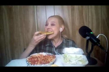 ASMR Italian food mukbang. #spaghetti #salad #garlic bread #twinkies #crunchy #mouthsounds