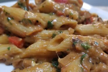 PINK SAUCE CHICKEN PASTA, ITALIAN RESTAURANT STYLE CREAMY RECIPE...