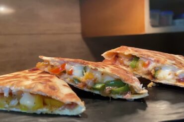 Veg quesadilla #mexicanfood #italianfood #quesadilla #pizza #pastarecipe #recipe #cheese #indianfood