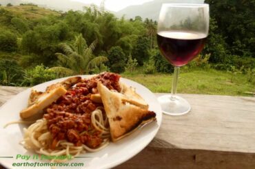 Mountain cooking with Jessa and Aksel: Aksel`s red wine bolognese