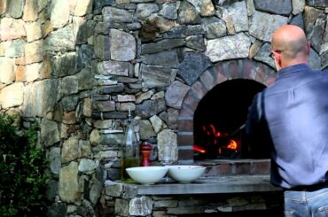 The Tucci Cookbook: Cooking at home with Stanley