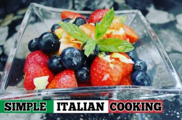 MACEDONIA DI FRAGOLE E MIRTILLI (fresh fruit salad: strawberries & blueberries) #strawberrymacedonia