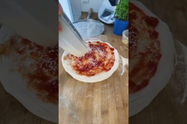 #shorts #pizza #food  #pizzalover #pizzatime #foodie #instafood #delivery #italianfood #pasta
