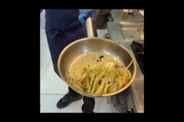 Quick and simple way to make pasta-seafood agilo e olio #Food #cook #chef# #Italy #quick #Dubai