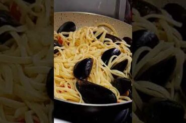 my simple mussels pasta in white wine sauce.