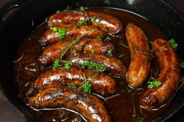 How to Cook Sausages with a Rich Red Wine Gravy on the Weber