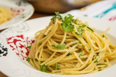 I Tried Authentic Italian Aglio E Olio from Vincenzo’s Plate