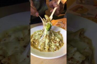 Extra cheese loaded white sauce pasta || Delhi street food #shorts #whitesaucepasta #italianfood