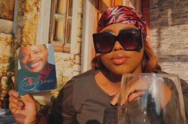 Rendezvous: Cafe Simo reading the Quincy Jones biography