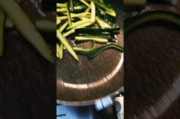 How to cook homemade zucchini pesto. Italian cuisine.