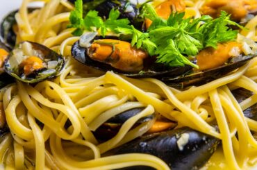 Pasta and Mussels in Creamy White Wine Sauce Recipe