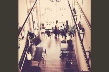 Pulsating Backdrops for Italian Restaurants