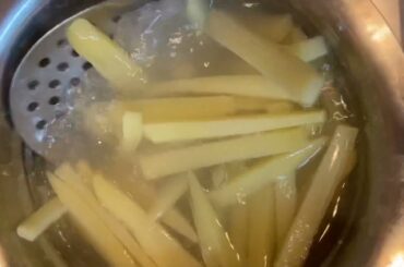 Fries #potatoes #frenchfries #periperifries #friesrecipe #spicyfood #indianfood #italianfood #airfry