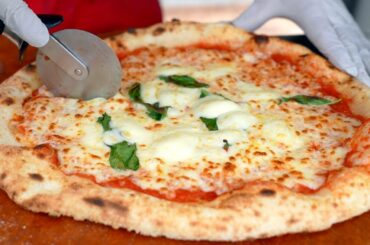 Italian Pizza Baked in a Truck - Korean Food [ASMR]