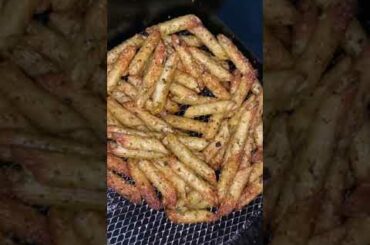 Pasta chips #pastachips #pizza #pasta #trend #reels #shorts #italianfood #pastarecipe #recipes #chip