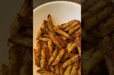Pasta chips #pastachips #pastarecipe #pizzarecipe #reels #tiktok #shorts #italianfood #recipes #heal