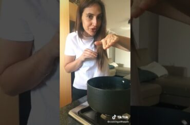 Easy Pasta (Reaction) #fyp #foryou #foryourpage #foryour #pasta #pesto #italianfood #italiancheck