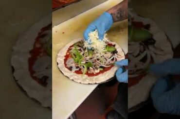 Italian Pizza!! Restaurant Delinews Pizza #Shorts