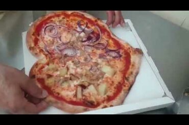 Italian pizaa|how to make heart style pizza |amazing pizza|Italian pizza Pakistani mom in Italy