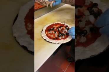 Italian Pizza!! Restaurants Delinews Pizza #Shorts