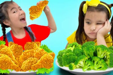 Jannie Ellie and Lyndon Pretend Play at Fried Chicken Drive Thru Food Toys Restaurant