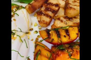 Burrata & Peaches!!! #alexiafoodees #uhadmeatkitchen #italianfood
