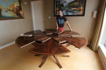 Expanding Circular Dining Table in Walnut