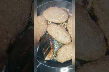 Salisbury Steak with Red Wine and Mushrooms Gravy