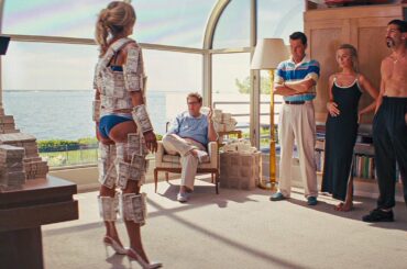 Wealthy Stock Broker Needs to Find a Way to Smuggle His Money Through The Border