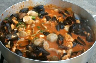 How I make Cioppino Italian Fish Stew! Clams, Mussels, Shrimp, Scallops, Fish!