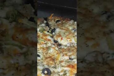 Pizza cutting| cheesy pizza| da fooderia| la pizzeria| foodies| Italian food| #shorts #pizza
