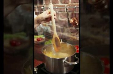 ITALIAN VILLAGE LIFE || NONNA COOKING SPAGETTI || SHORTS