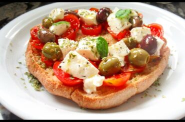 FRISELLE ALLA CAPRESE (bruschetta cherry tomato, mozzarella, olive) #frisellecaprese