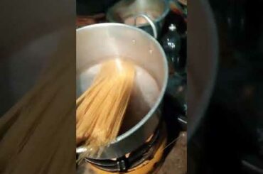 How to make spaghetti #Somali food # pasta#also an Italian dish